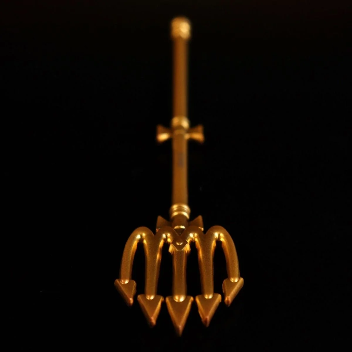 AQUAMAN Limited Edition 24K Gold Miniature Trident - Image 6